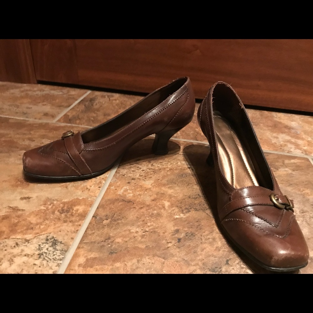 Naturalized heel size 7